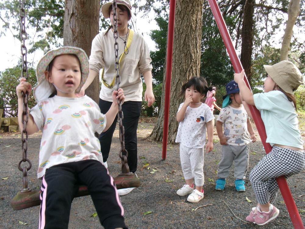 南の宮で遊ぶ子ども (4)