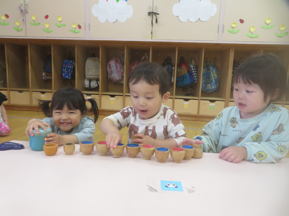 みかん組の部屋で遊ぶ (1)