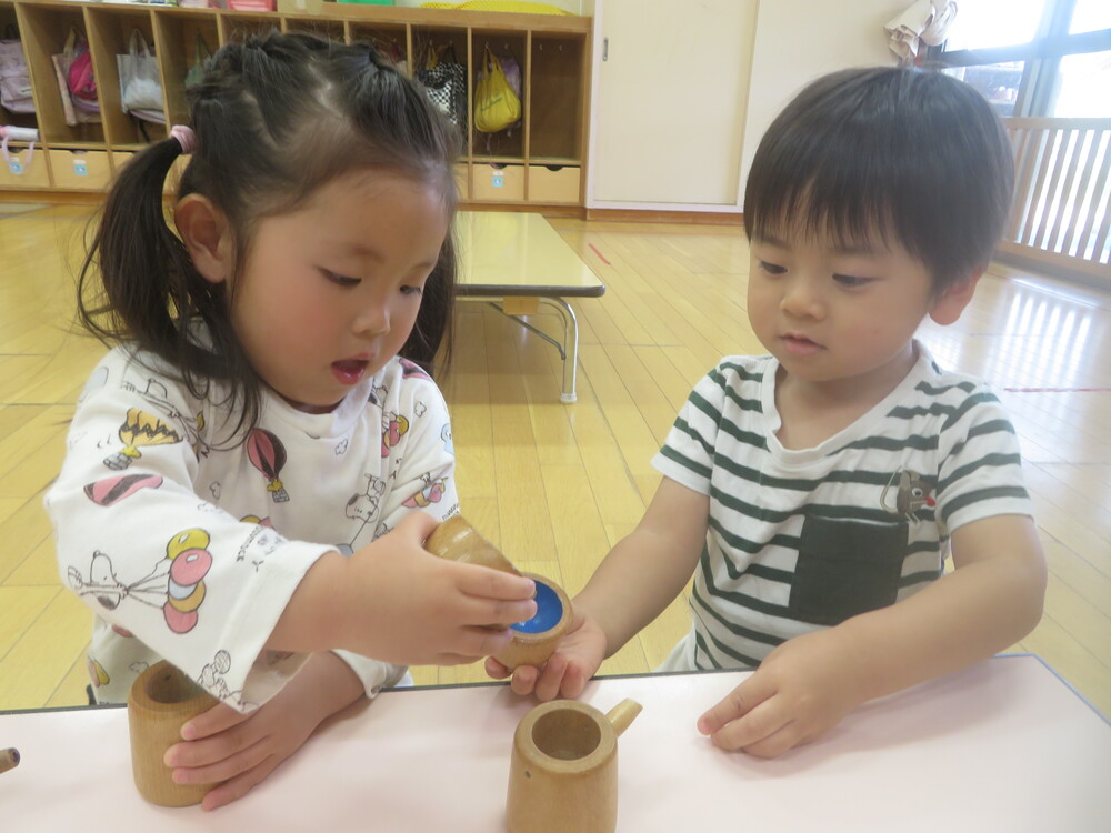 みかん組の部屋で遊ぶ (2)