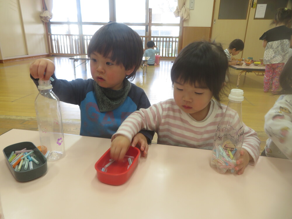 みかん組の部屋で遊ぶ (3)