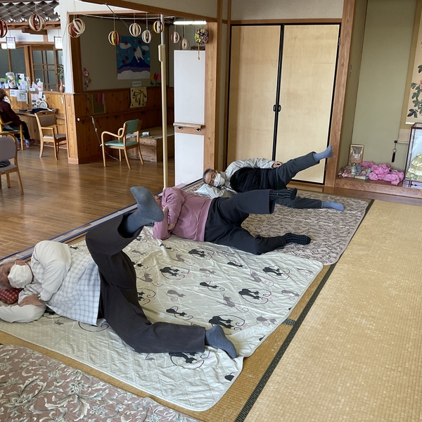 横になっての体操です