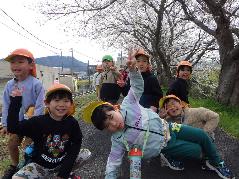 散歩を楽しむ子ども１