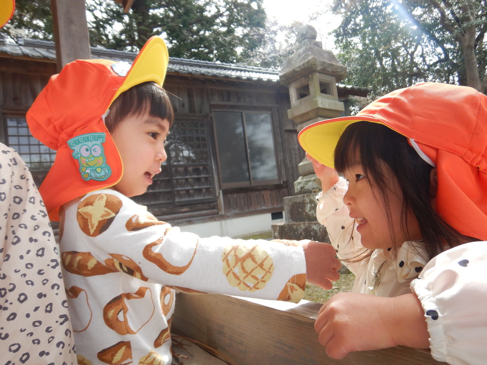 喜多の宮で遊ぶ子ども (6)