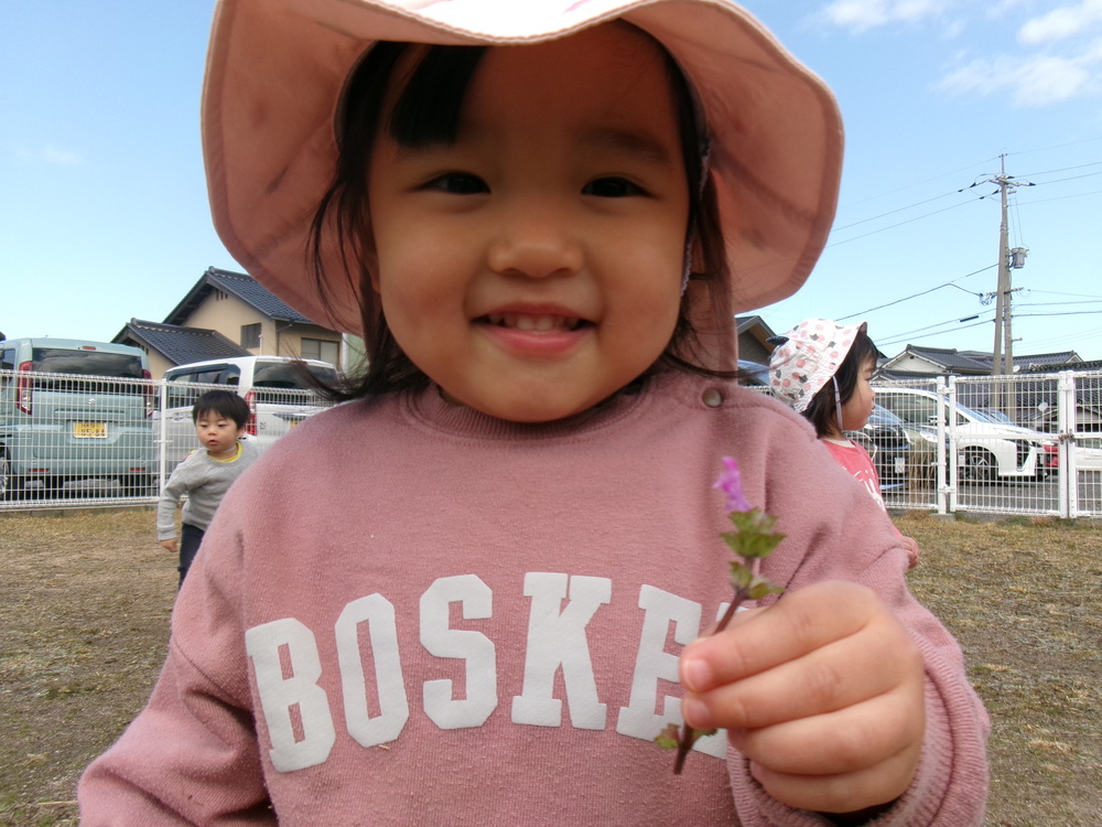新園庭で遊ぶ