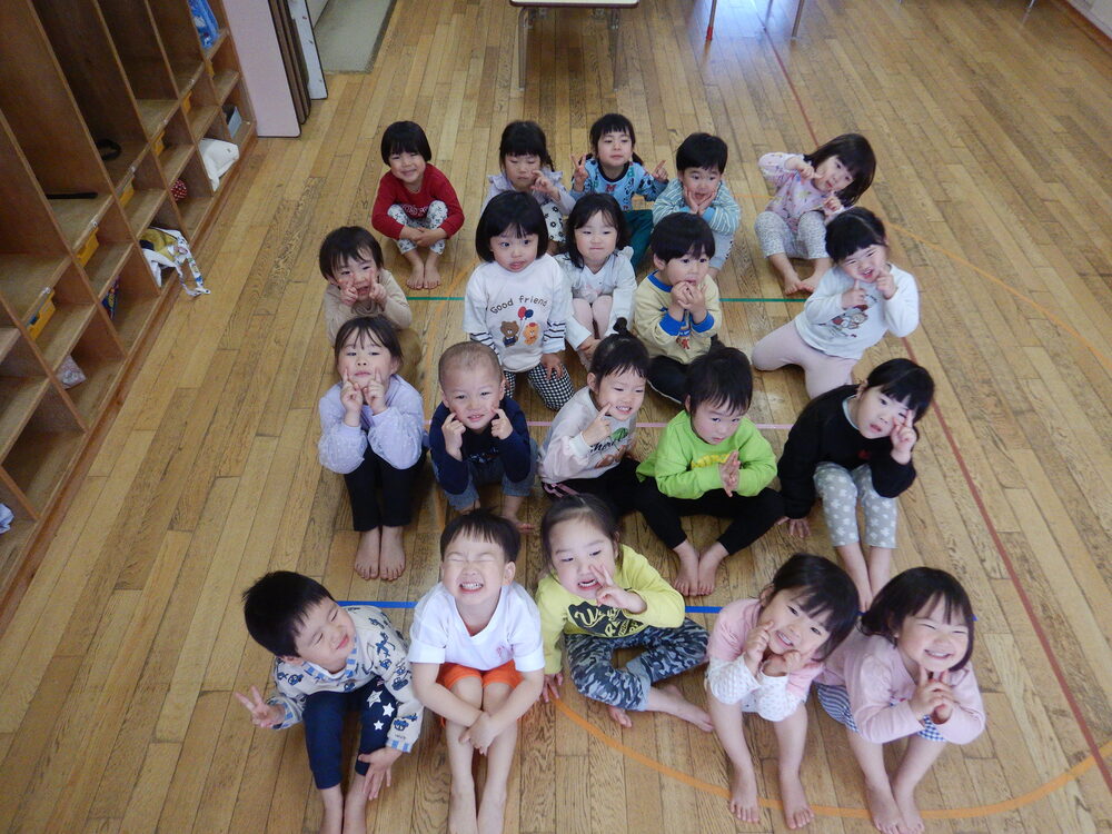 チームを決める子ども (1)