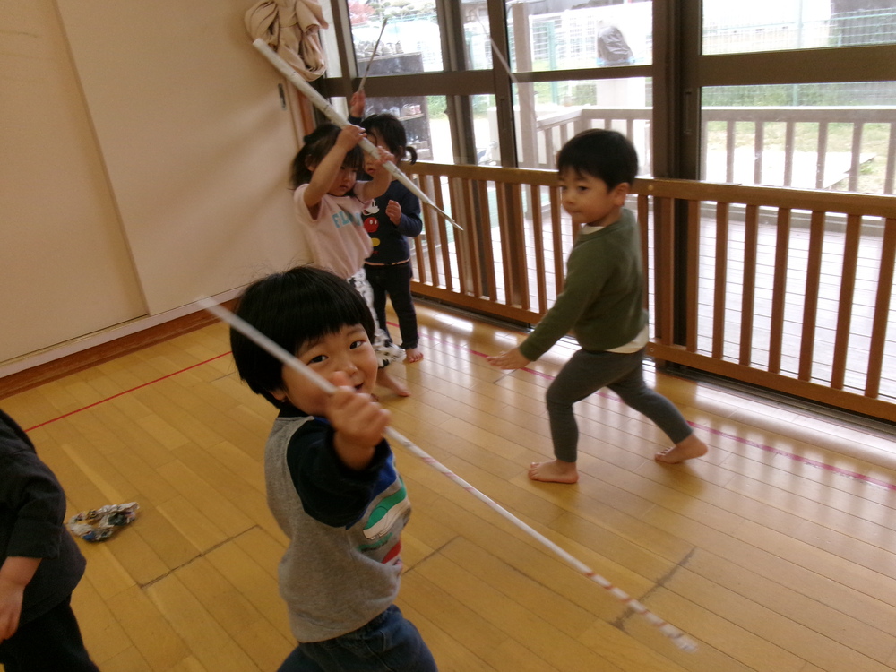 新聞紙遊び