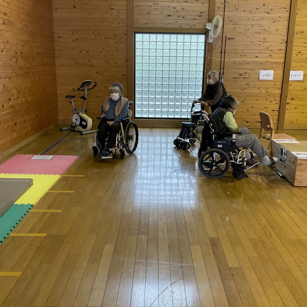 移動しています
