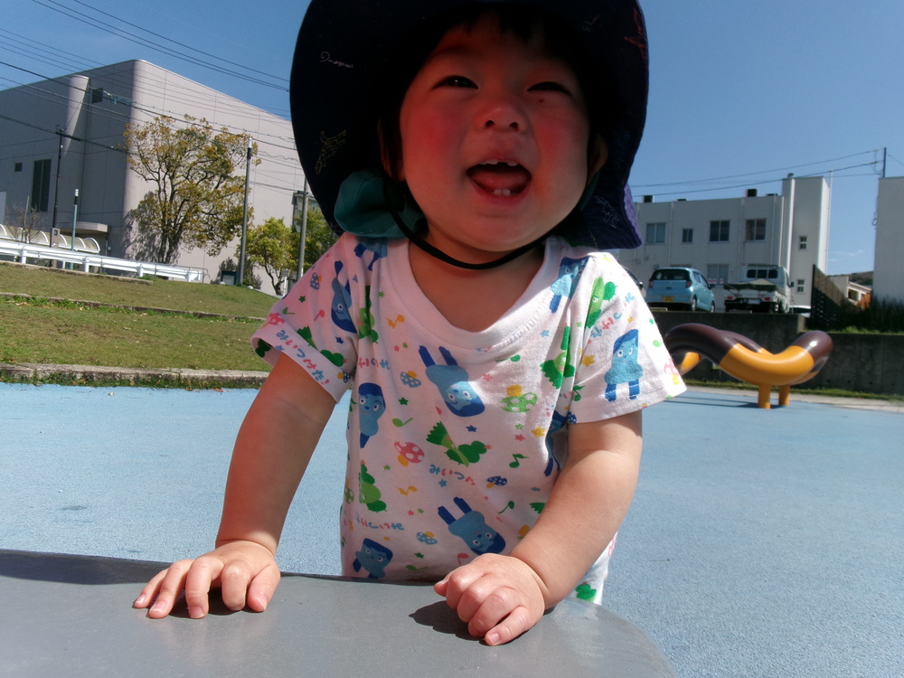 公園で遊んでいる