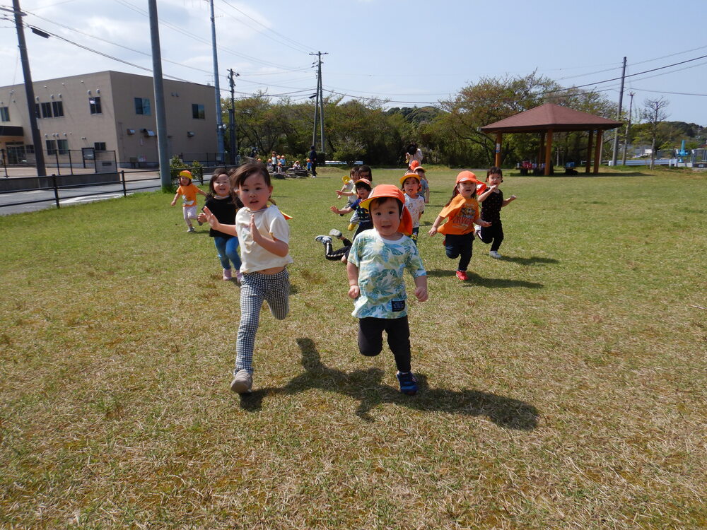 駅北公園で遊ぶ子ども (2)