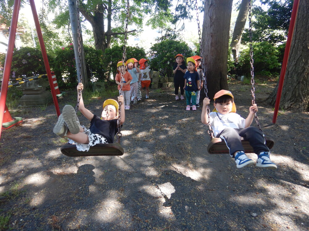 南の宮で遊ぶ子ども (3)