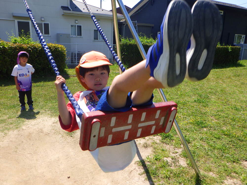 長久児童公園で遊ぶ子ども (1)