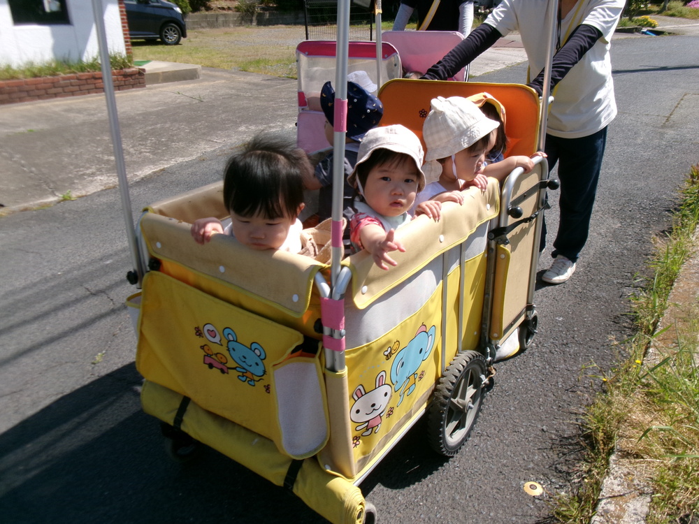 散歩している