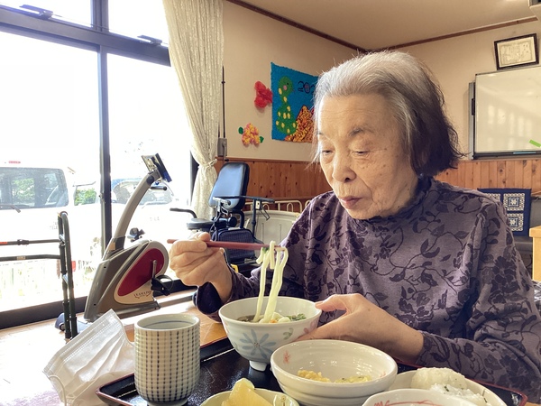 食事中