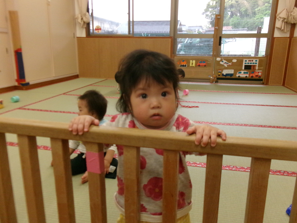 お部屋で遊んでいる様子 (4)