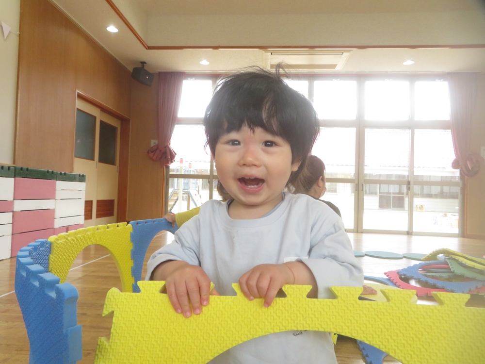 遊戯室で遊んでいる様子 (4)