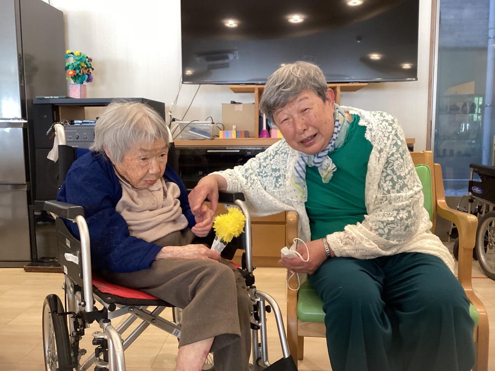 母の日をお祝いする利用者さん
