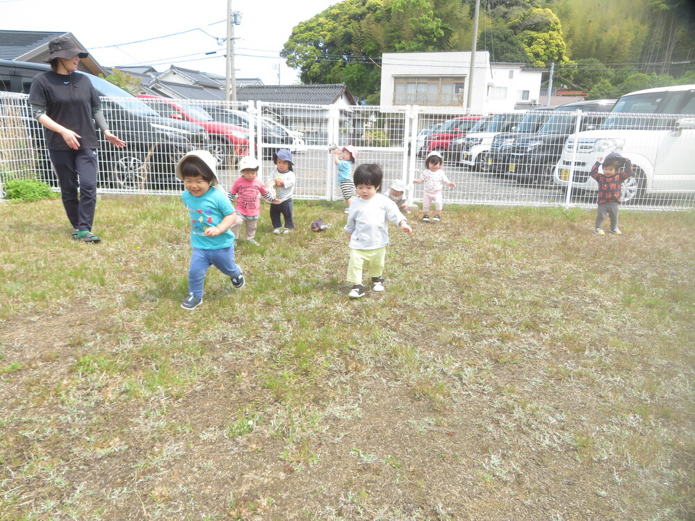 園庭遊びの様子 (3)