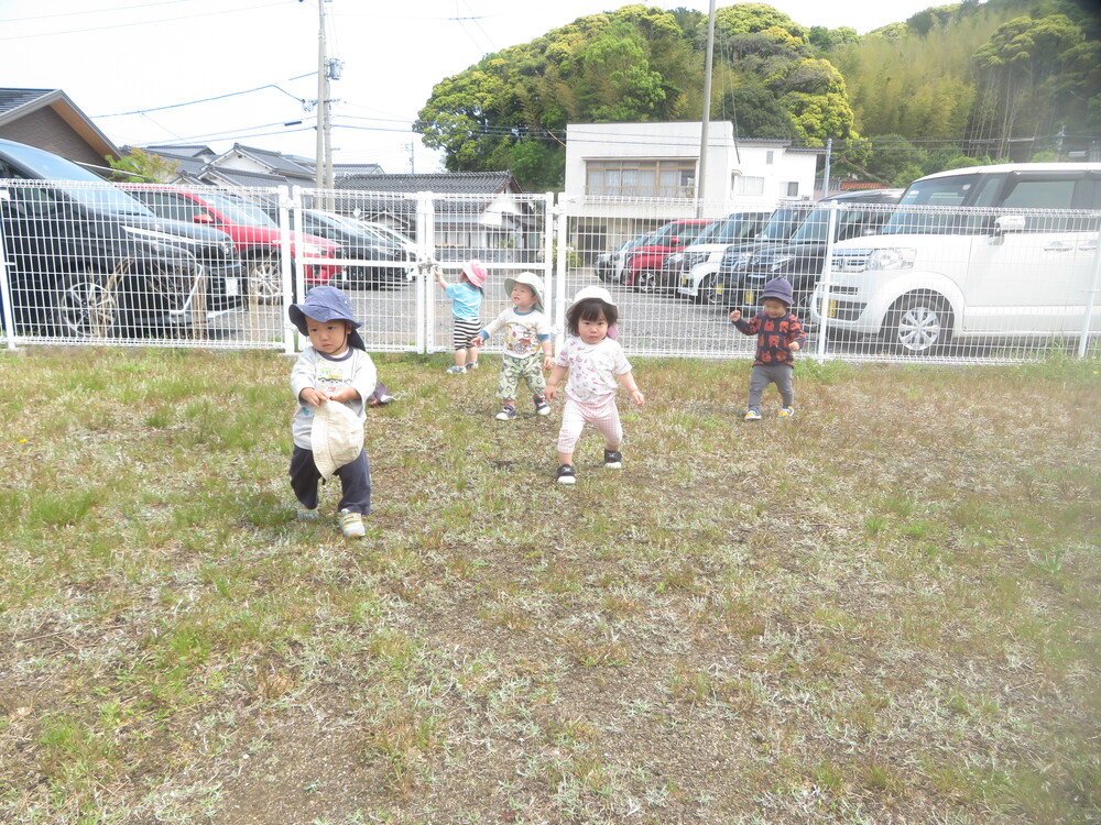 園庭遊びの様子 (4)