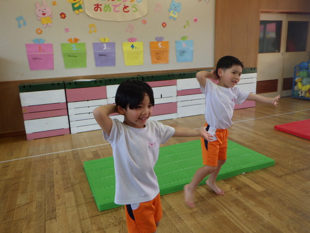 元気モリモリを楽しむ子ども (5)