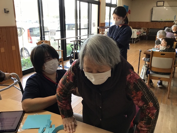 5回立ち座りに要する時間を計測しています