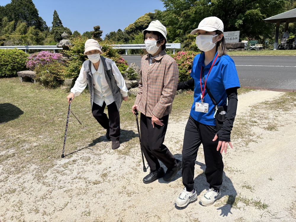 歩行訓練をする利用者さん1