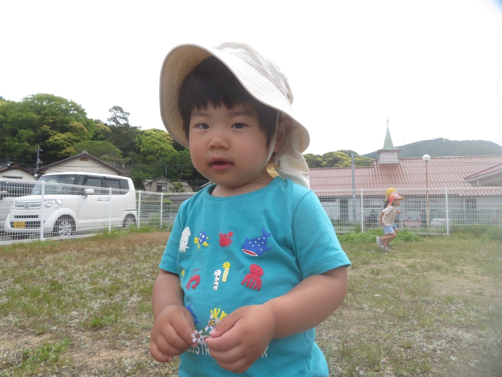 園庭あそびの様子 (2)