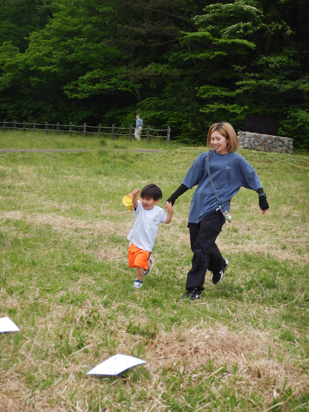 親子レクリエーションをする子ども (3)