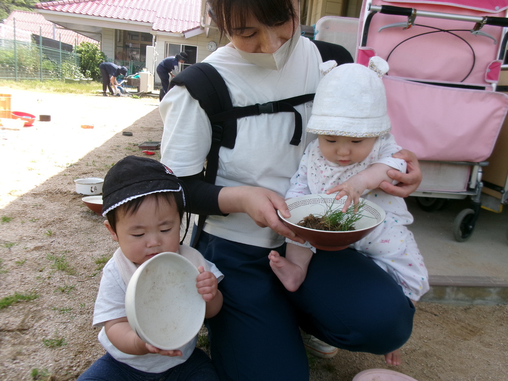 園庭遊びの様子 (2)