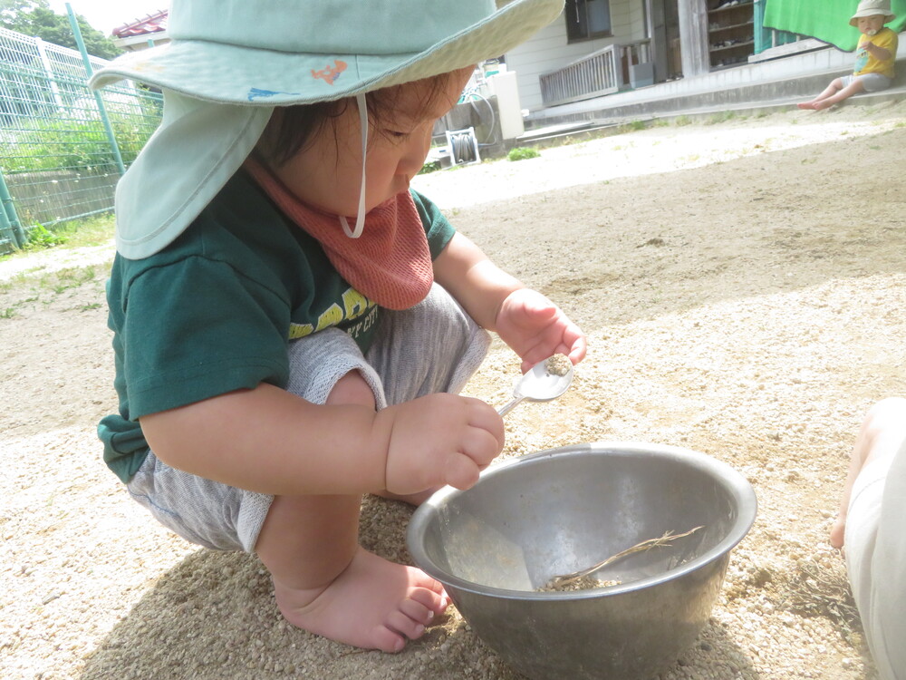 園庭遊びの様子 (3)