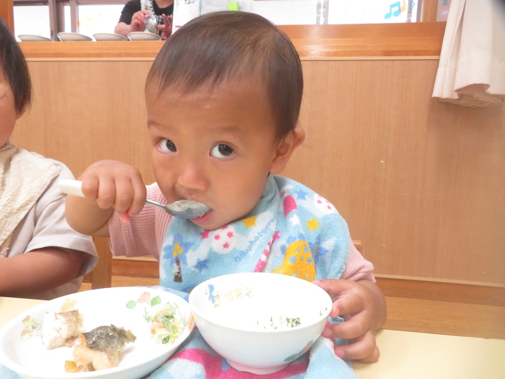 給食の様子 (1)
