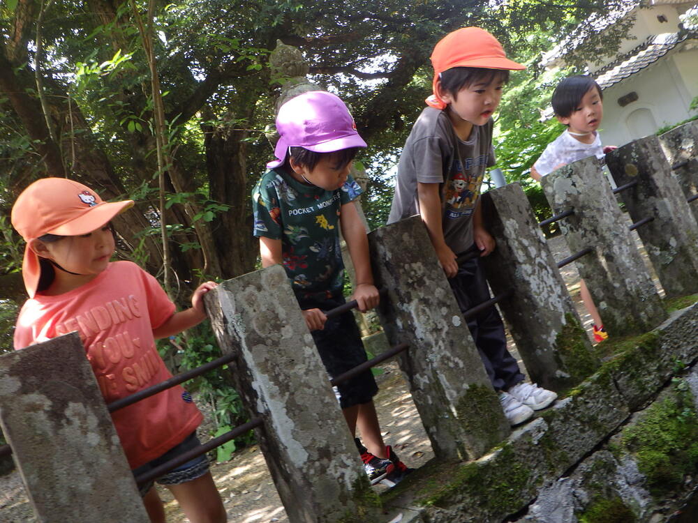 子どもが遊ぶ様子 (2)
