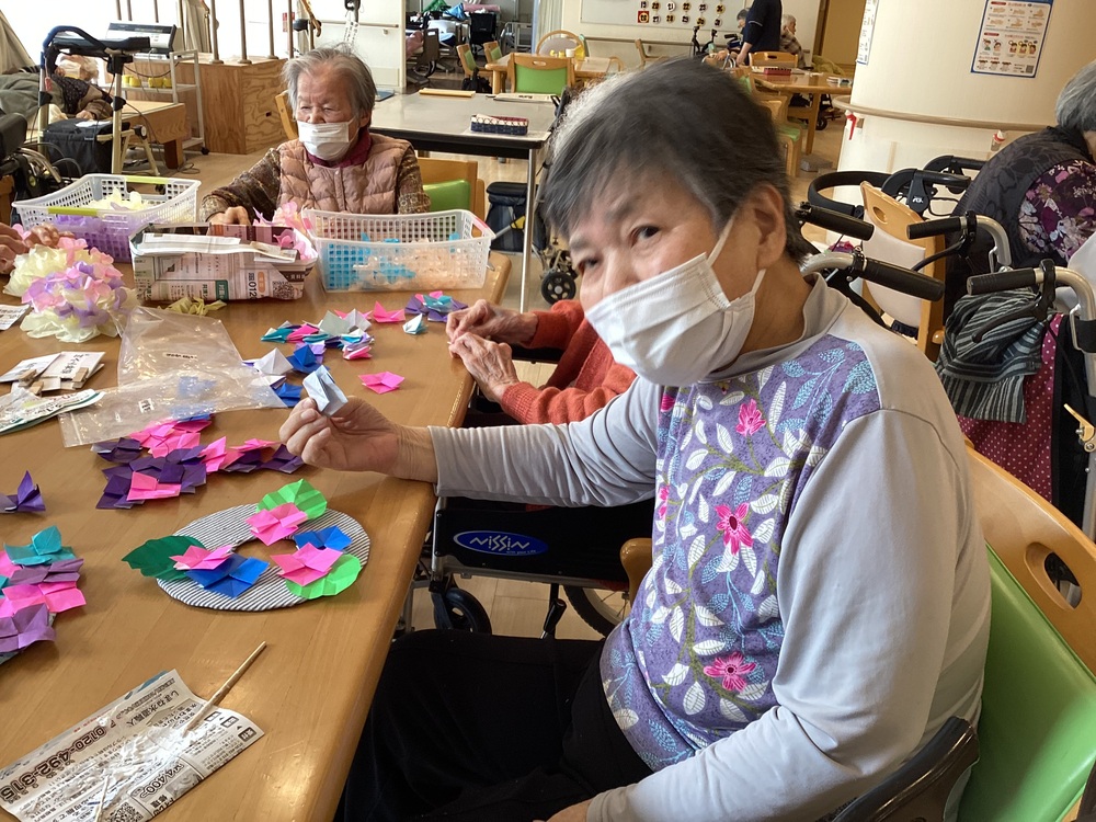 リース作り中の利用者さん