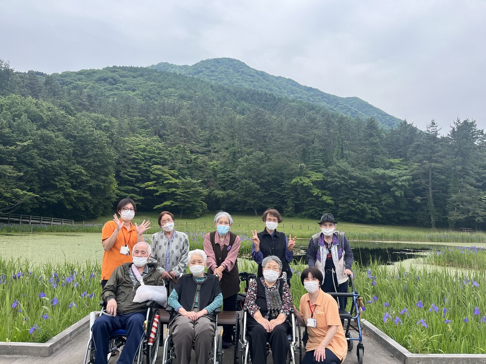 カキツバタと利用者さん