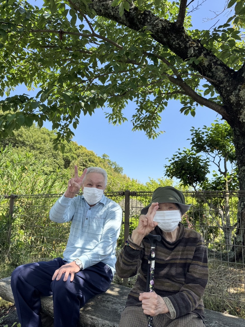外行きました