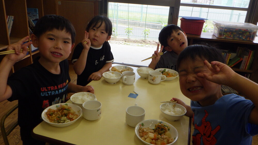 給食の様子 (3)