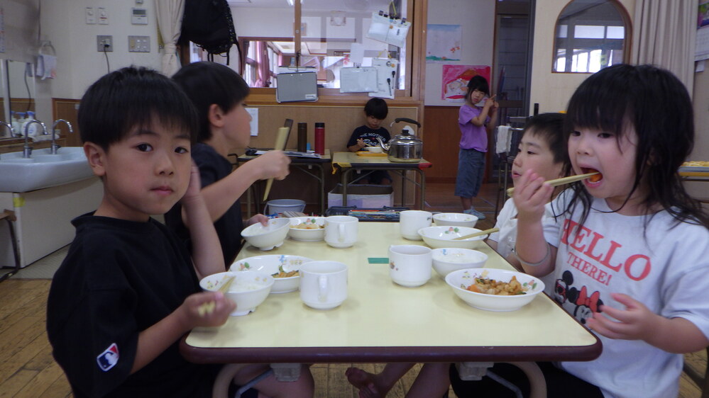 給食の様子 (5)