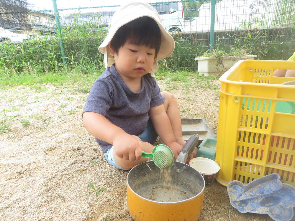 どろんこ遊びのようす (4)