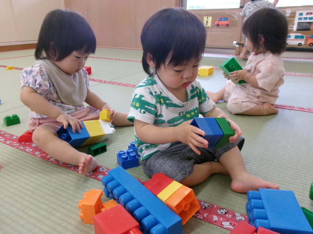 ブロック遊びの様子 (2)