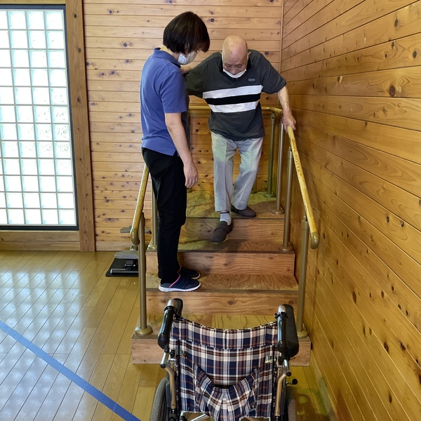 階段の上り下りです