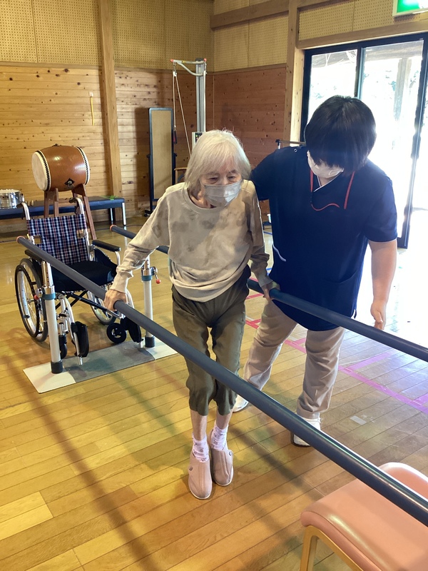 歩行訓練中です