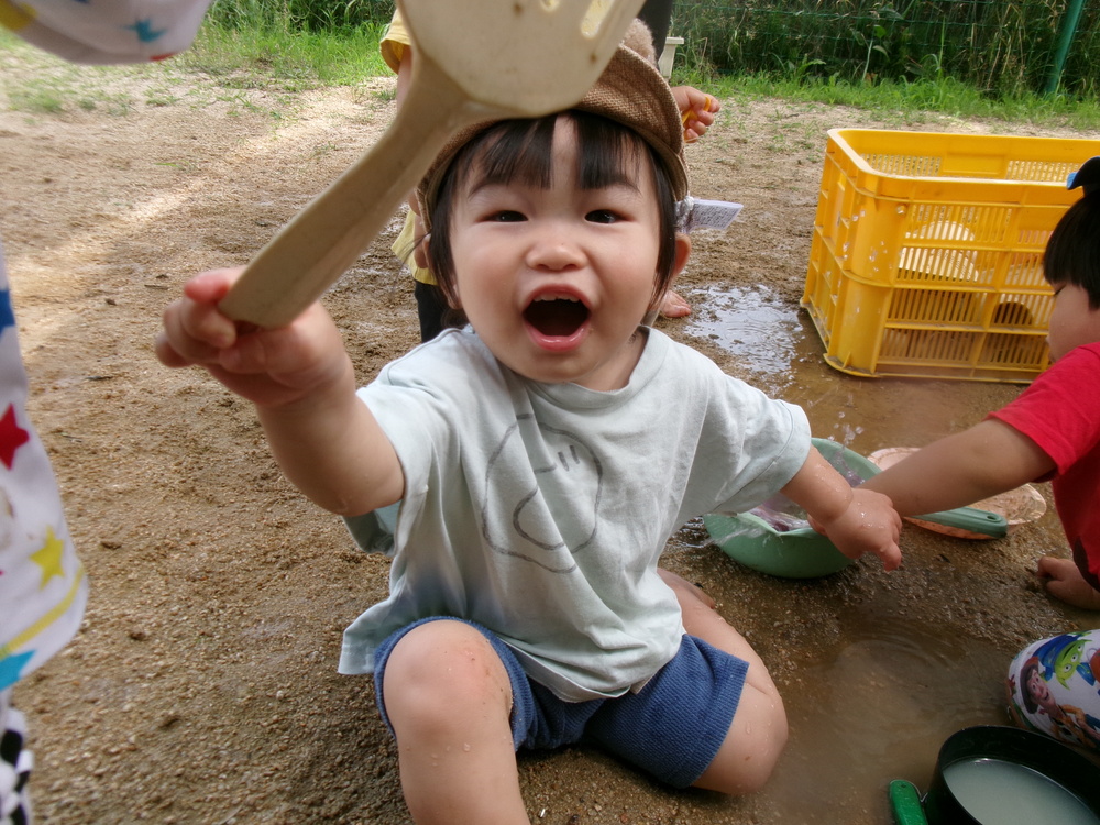 どろんこ遊びの様子