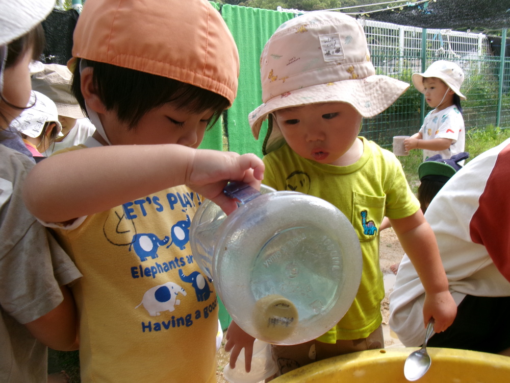 園庭あそびの様子