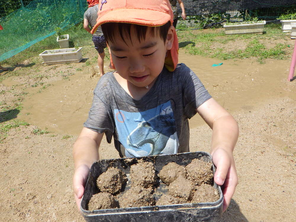 泥んこ遊びの様子5