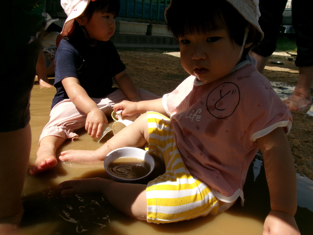 どろんこ遊びの様子