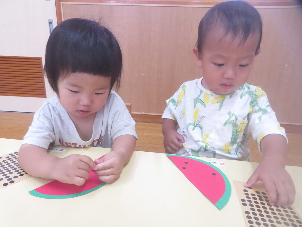 すいかの制作の様子