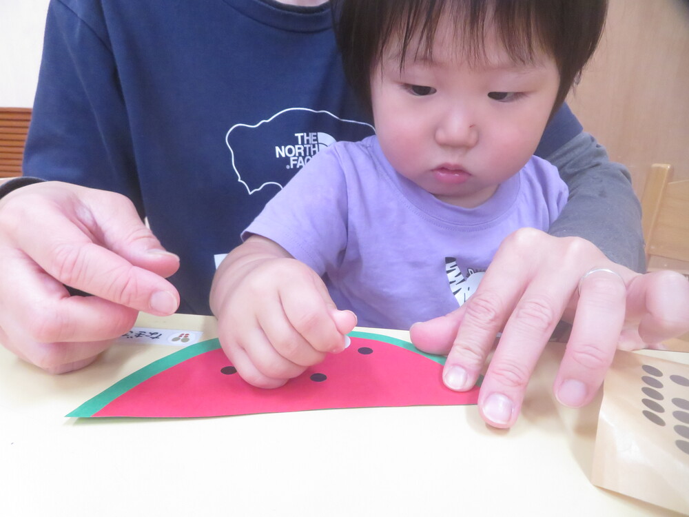 すいかの制作の様子