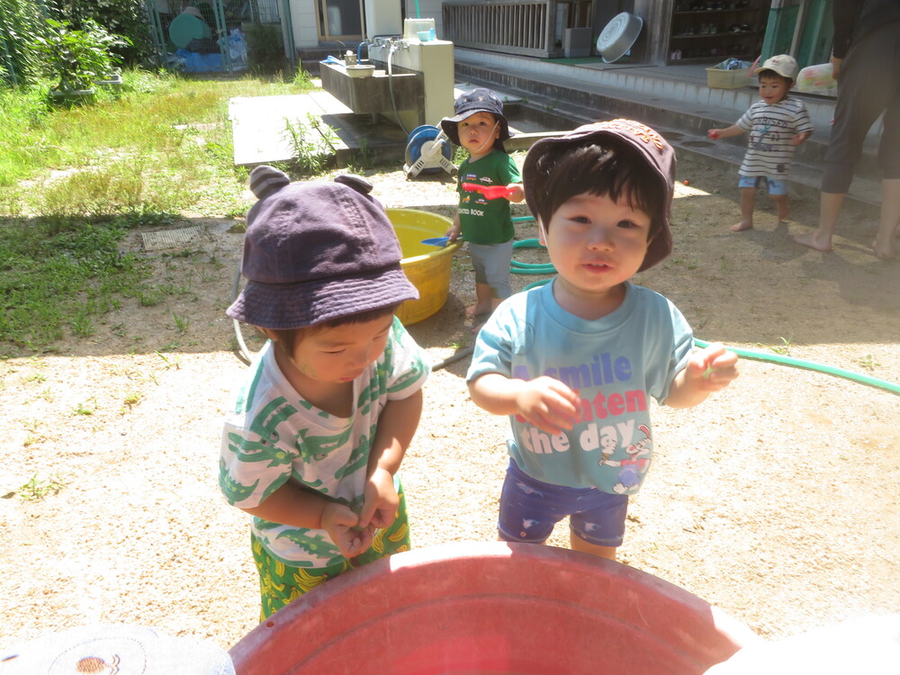 氷遊びの様子