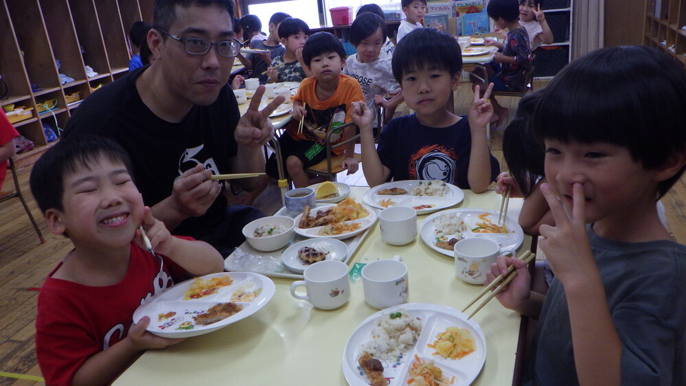 給食の様子５