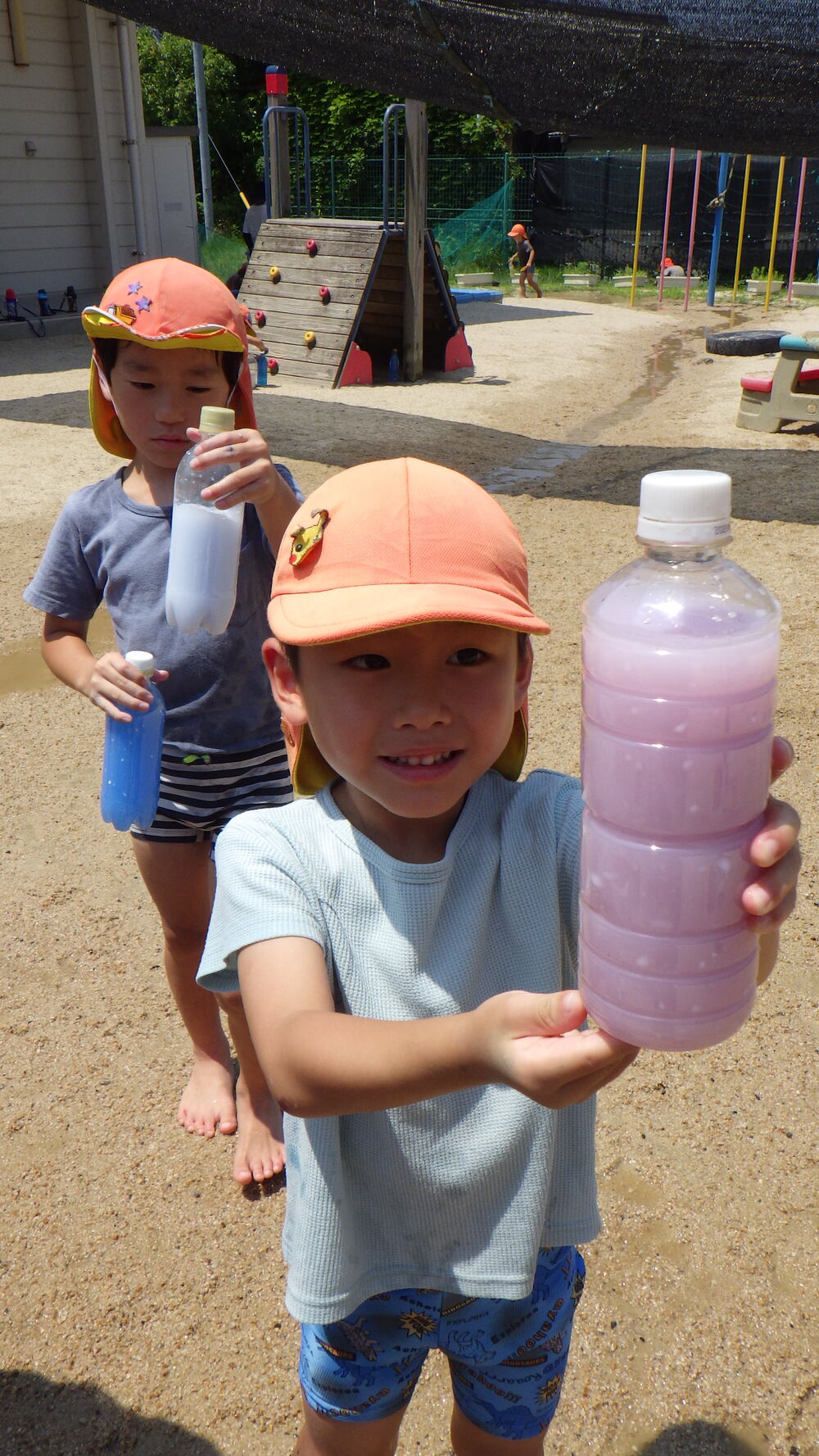色水遊びの様子３