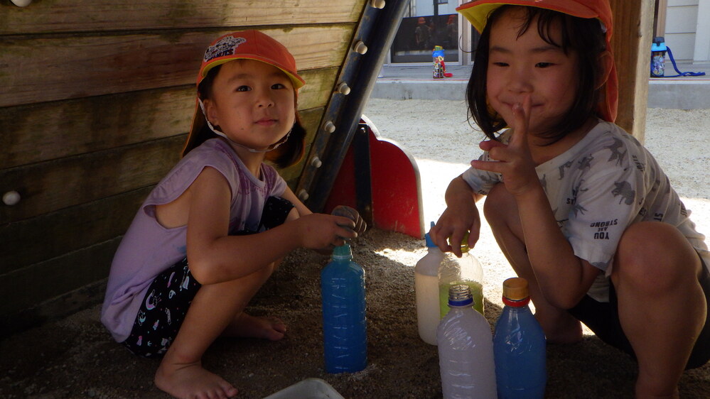 色水遊びの様子４